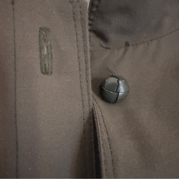 Howard Wolf Green Windbreaker with Relaxed Fit and Foldable Collar - Picture 6 of 11